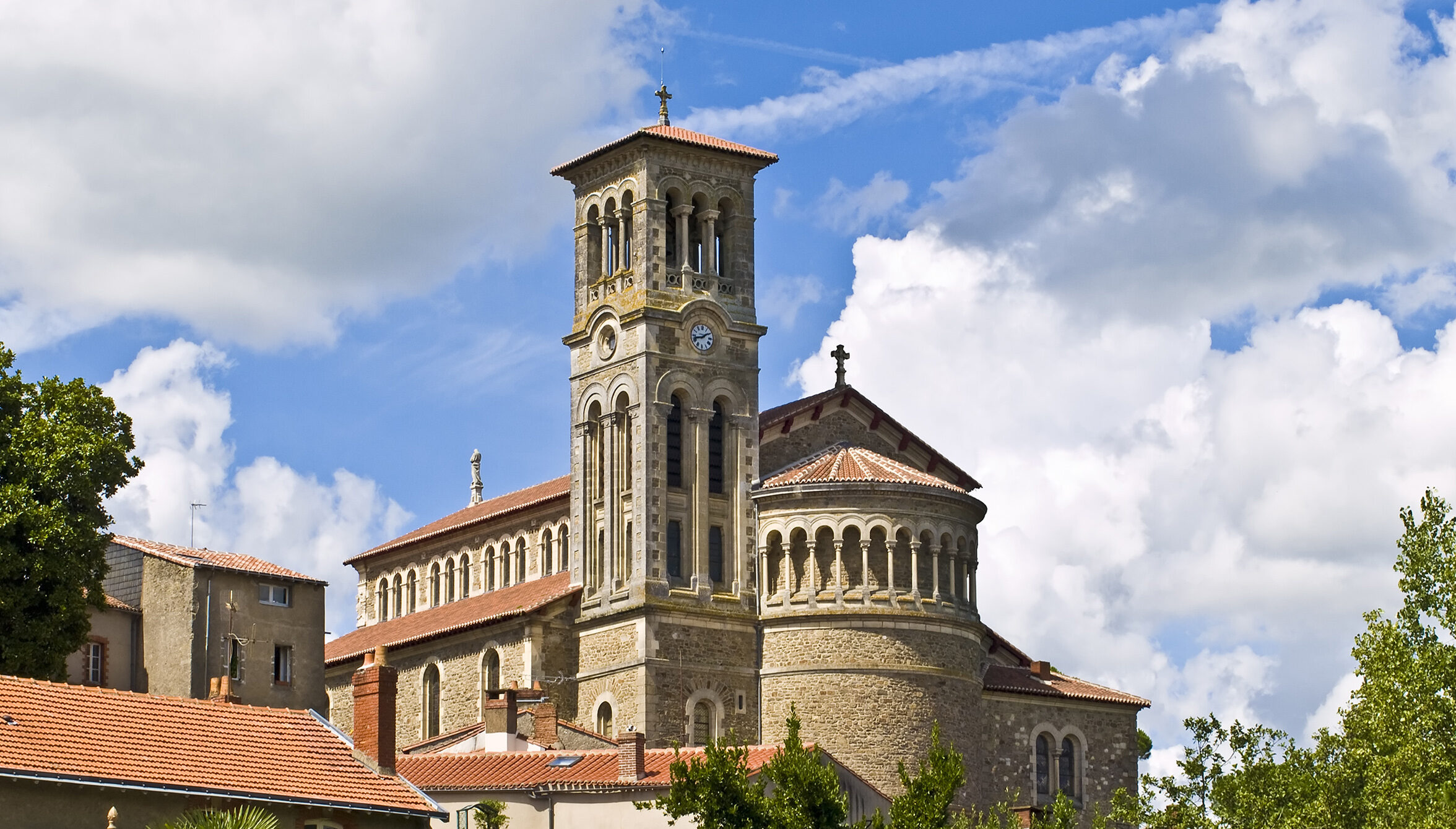 Eglise notre dame clisson e1747257824275