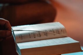 photography by sebbi prayer book 7842864 640